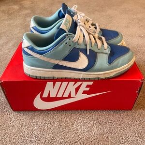 Nike Dunks Size 7
With Box